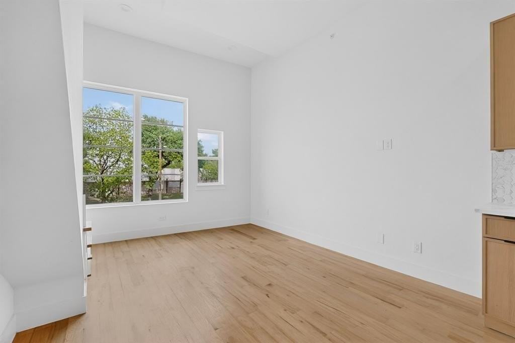 2080 Kelly Ave #109 - Photo 5 of 18