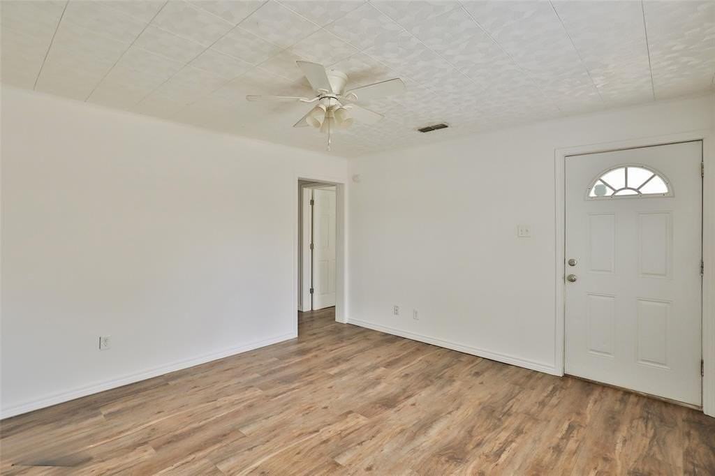 525 Jeanette St - Photo 4 of 17