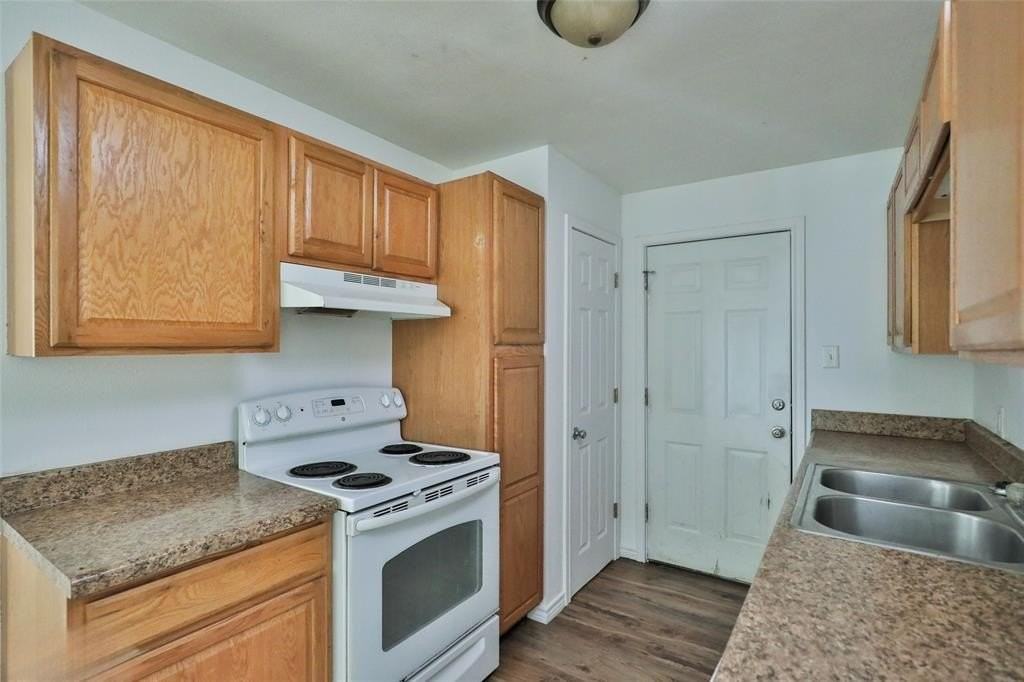 525 Jeanette St - Photo 6 of 17