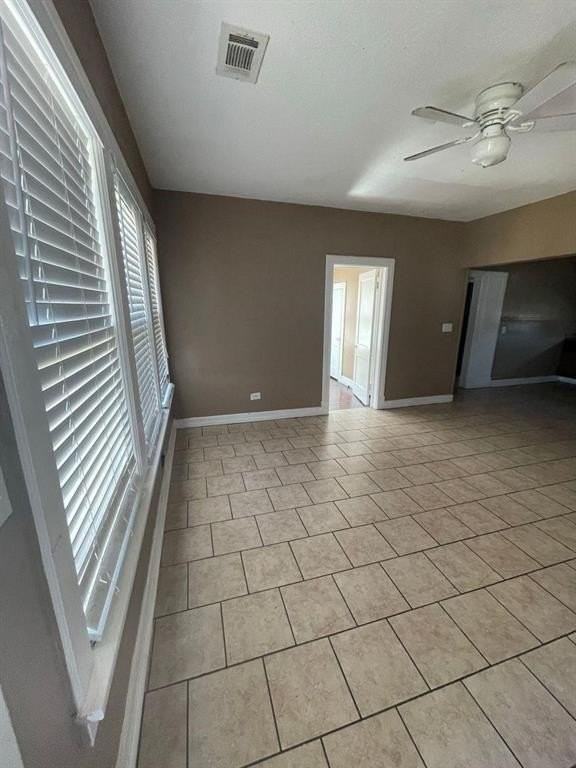 1310 Bell St - Photo 6 of 12