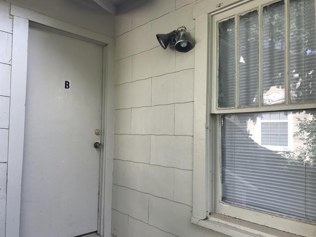 609 E North 15th St #B - Photo 2 of 16