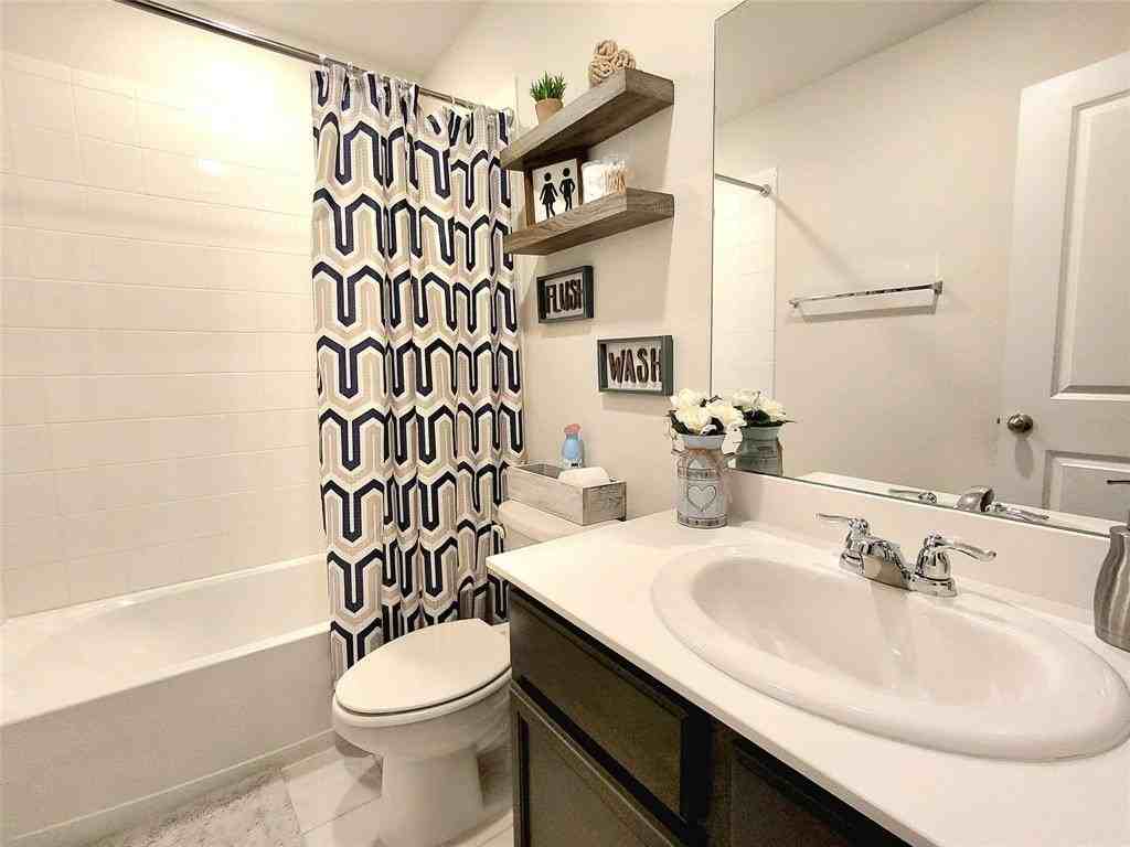 2267 Vance Dr - Photo 2 of 10