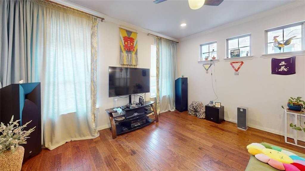 635 Matthew Pl - Photo 2 of 14