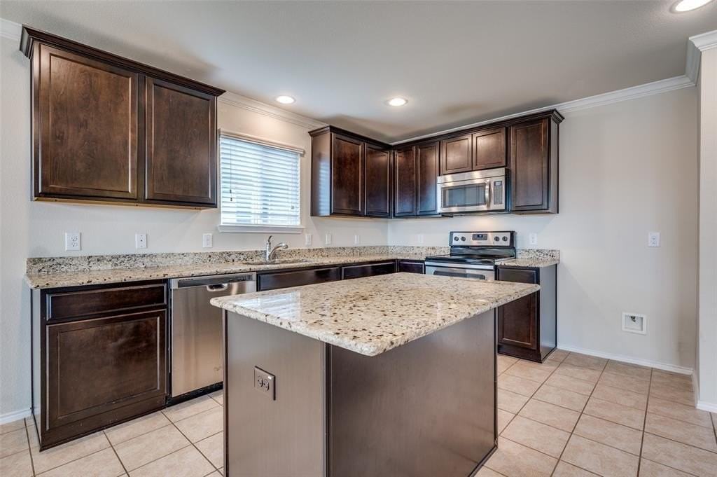 1420 Rivers Creek Ln - Photo 7 of 25