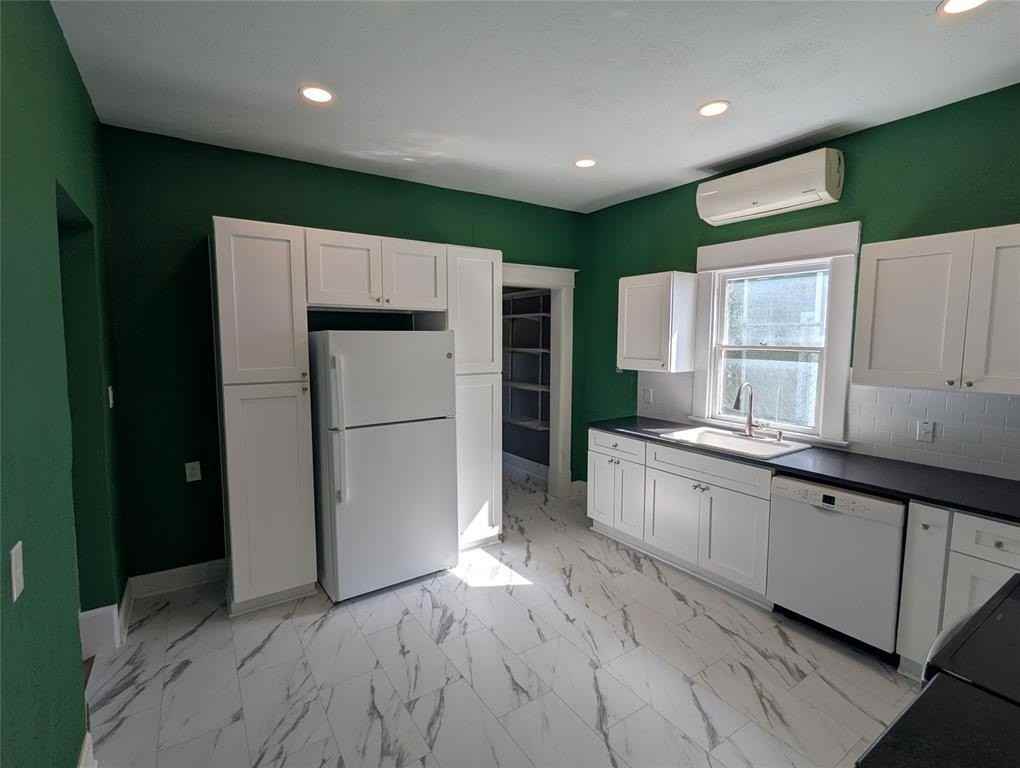 4526 Reiger Ave - Photo 4 of 27