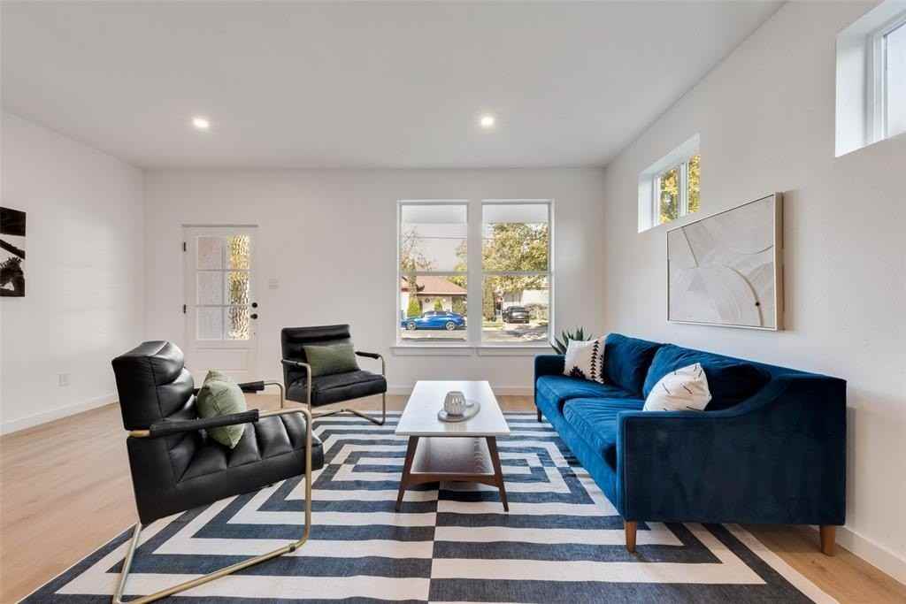 632 Melba St - Photo 5 of 18