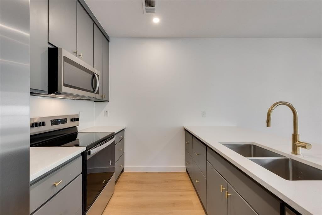 632 Melba St - Photo 7 of 18