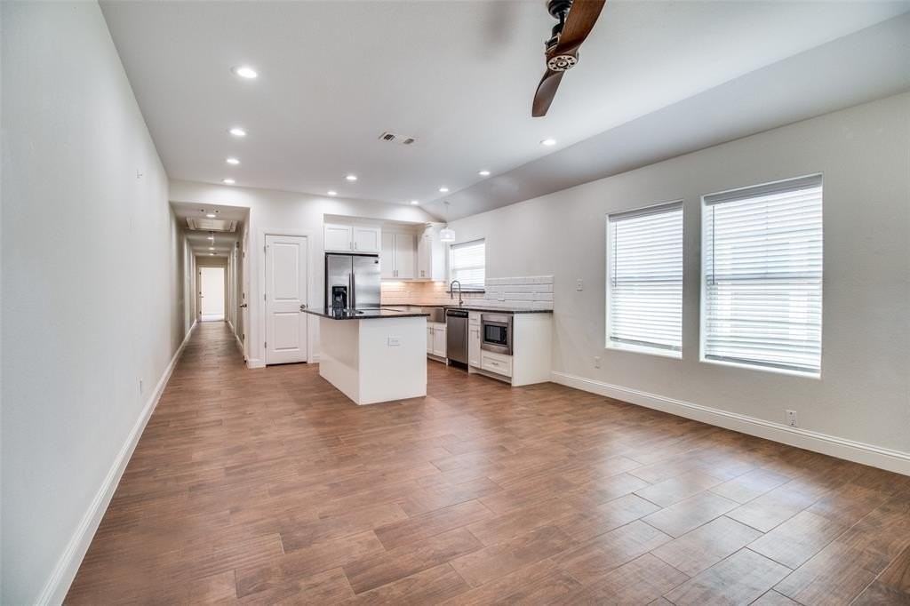 614 E College St - Photo 2 of 11