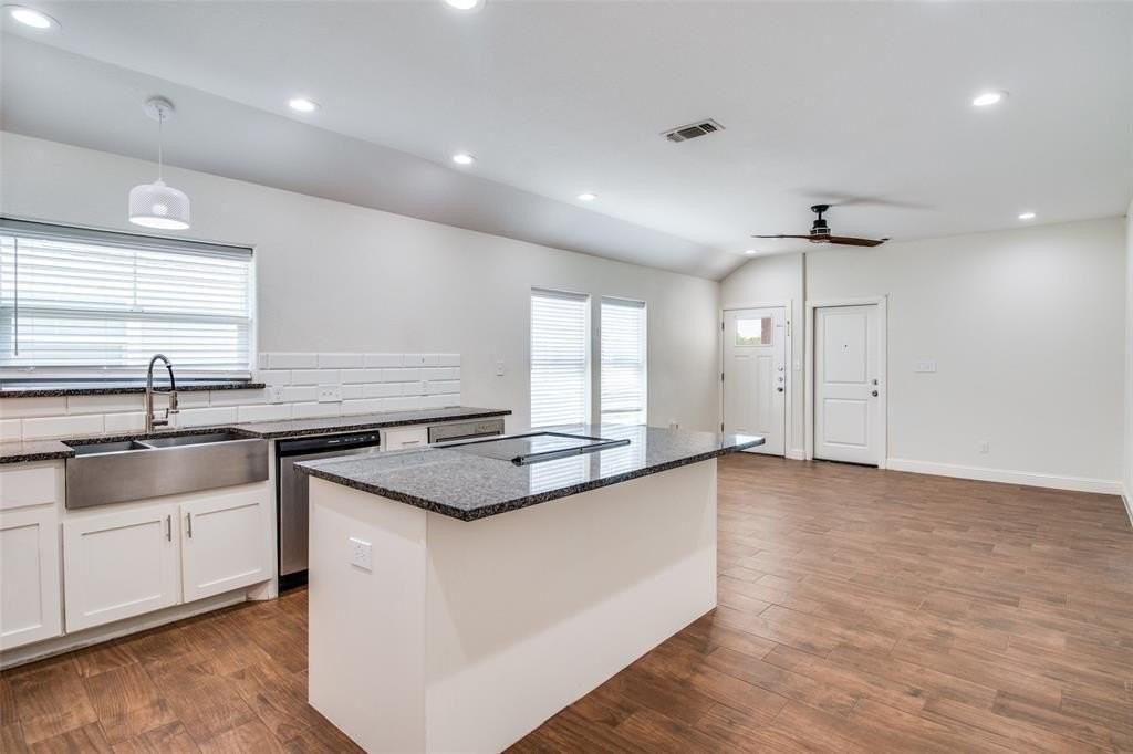 614 E College St - Photo 4 of 11