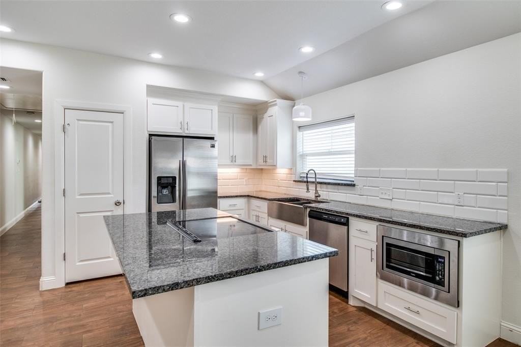 614 E College St - Photo 5 of 11