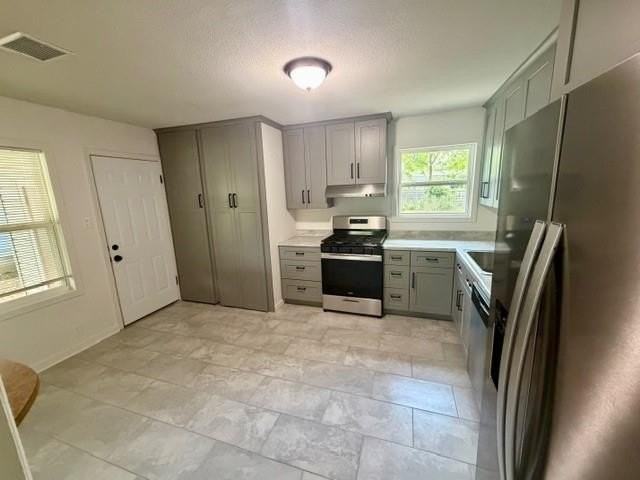 822 Woodleigh Dr - Photo 4 of 15