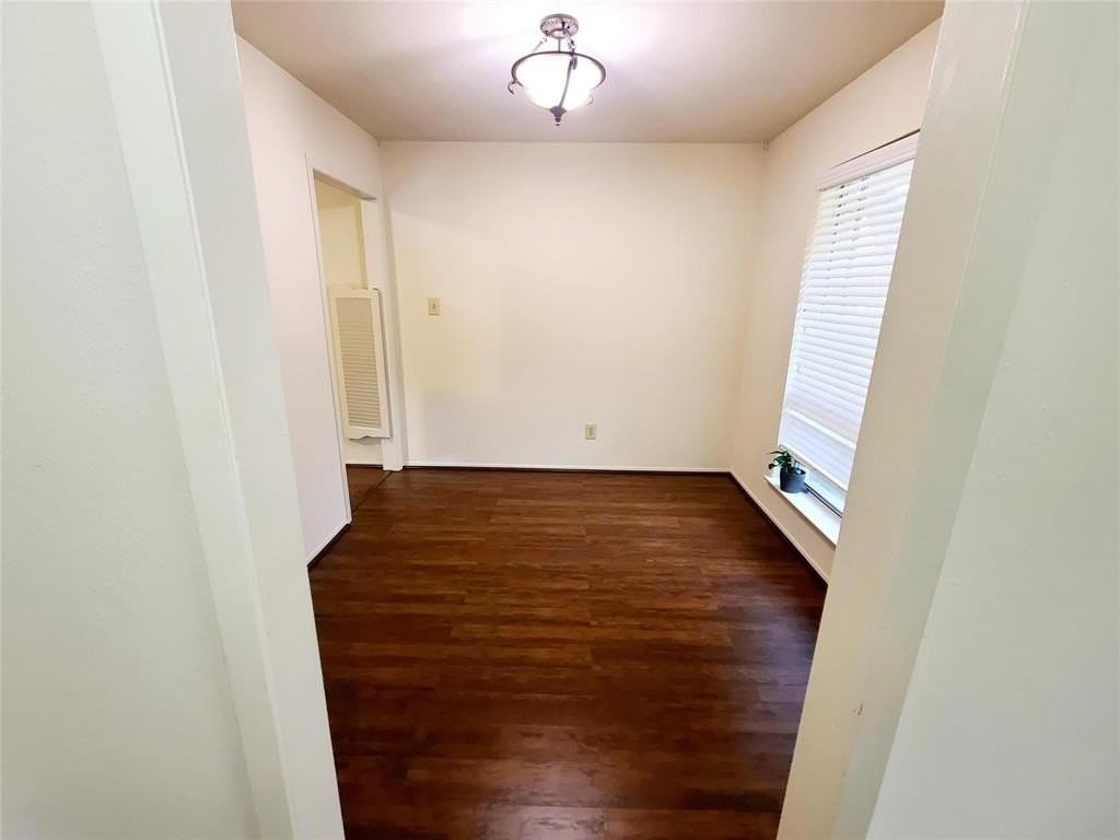 7436 Brentcove Cir - Photo 4 of 19