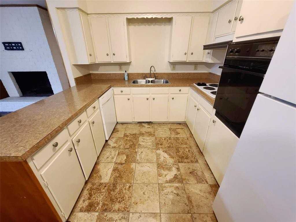 7436 Brentcove Cir - Photo 6 of 19