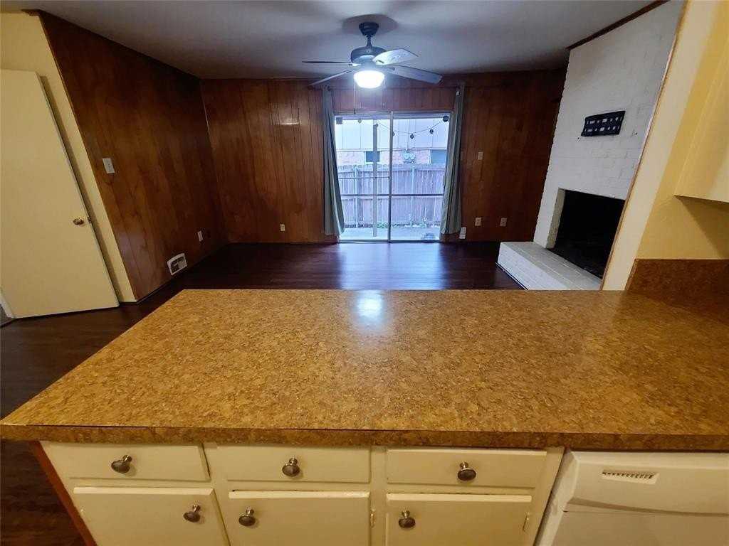 7436 Brentcove Cir - Photo 7 of 19