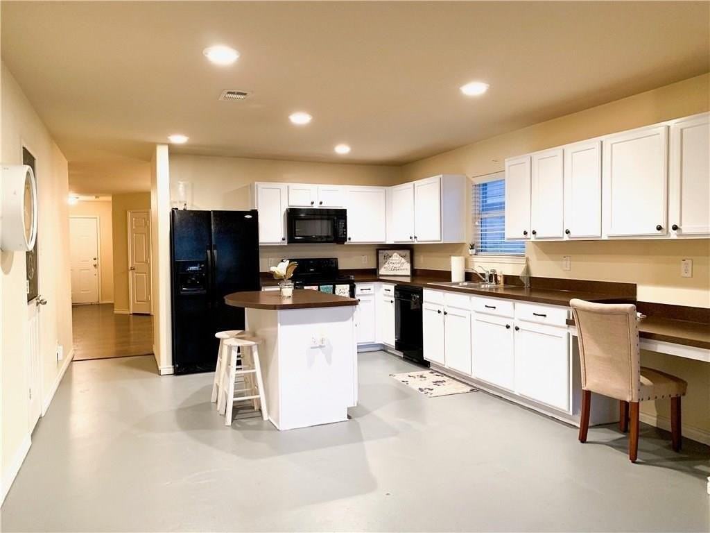 8832 Elk Creek Ln - Photo 4 of 28