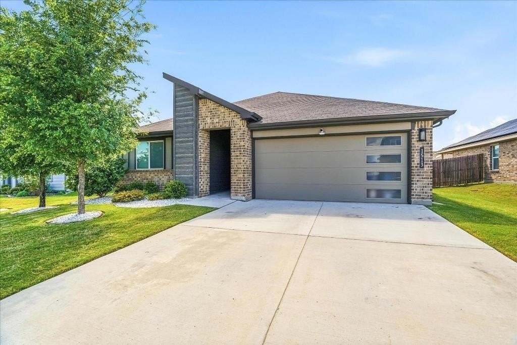 1513 Hulen Park Trl - Photo 3 of 37