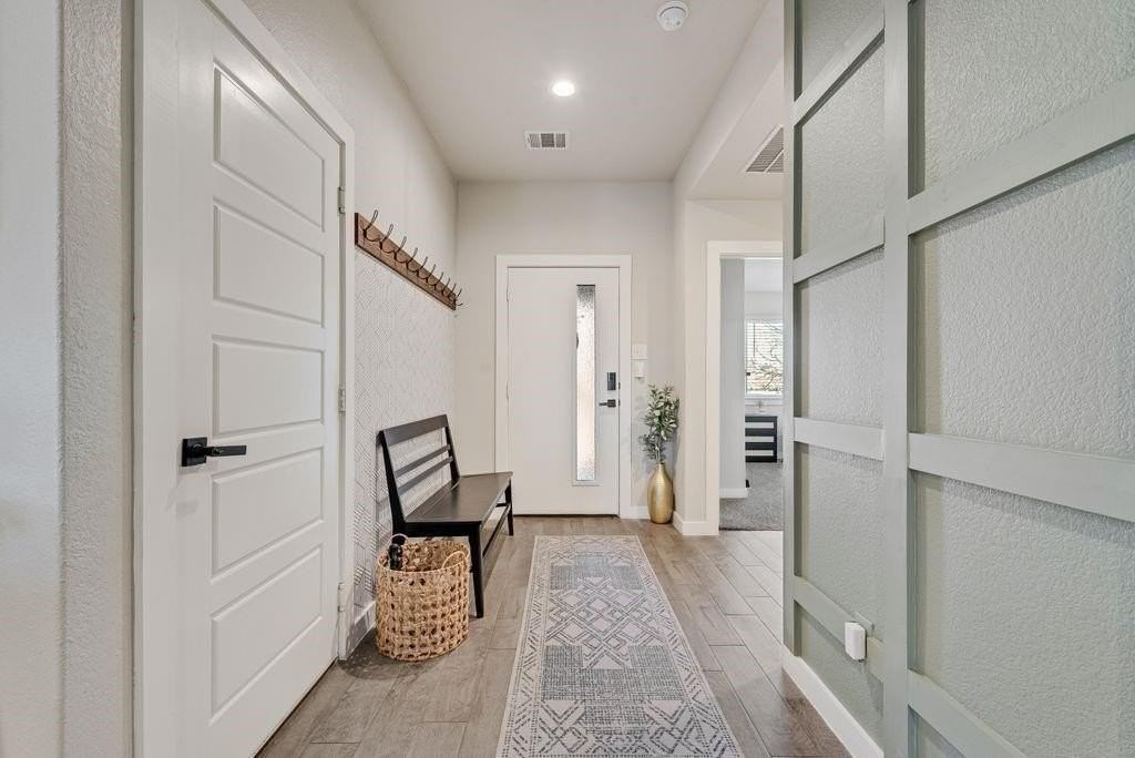 1513 Hulen Park Trl - Photo 4 of 37