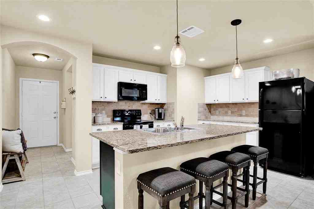 1405 Diamond Ct - Photo 2 of 34