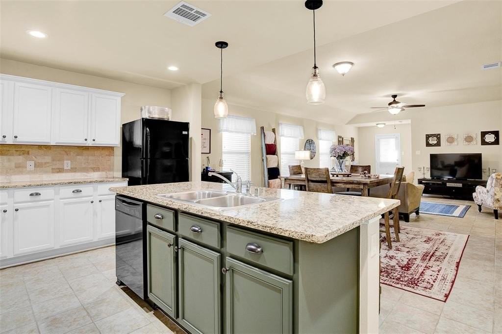 1405 Diamond Ct - Photo 6 of 34