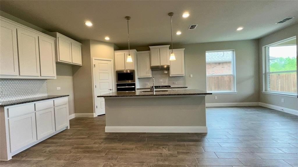 1709 Sparrow St - Photo 3 of 20