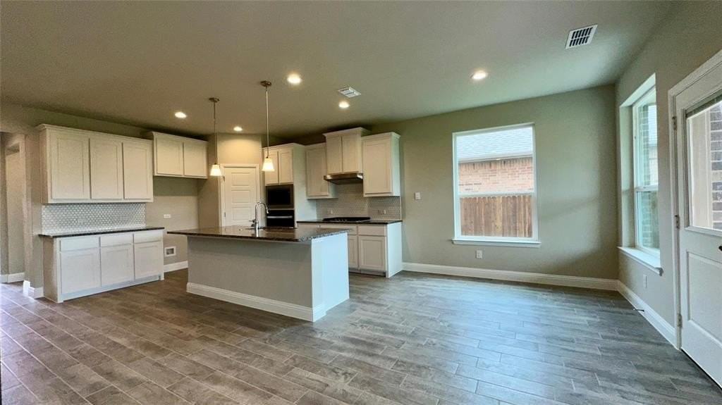 1709 Sparrow St - Photo 4 of 20