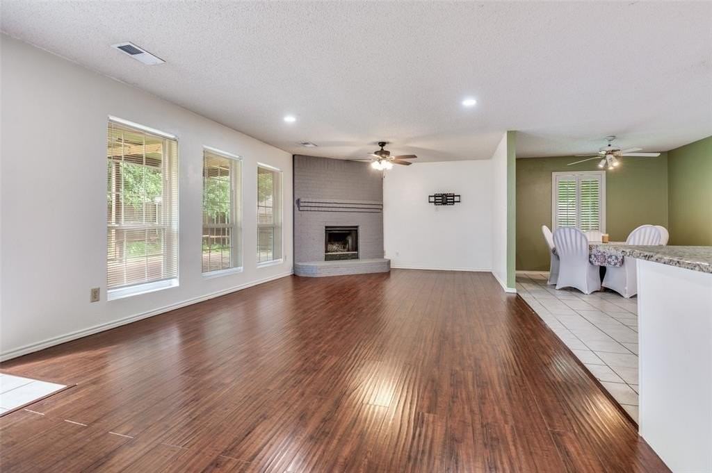 528 Lester St - Photo 5 of 25