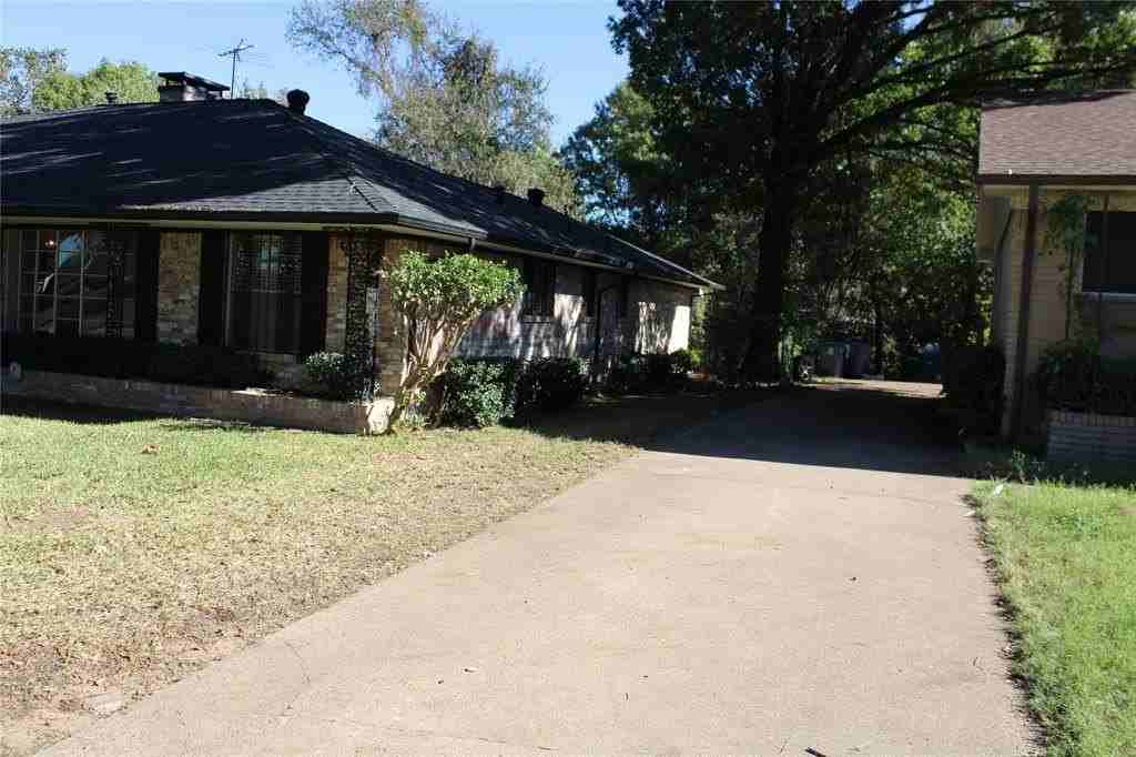 2730 King Cole Dr - Photo 4 of 35