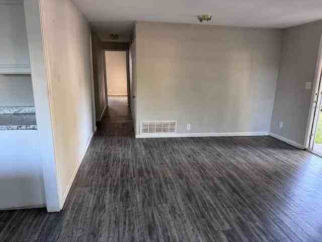 370 29th St Ne - Photo 2 of 9