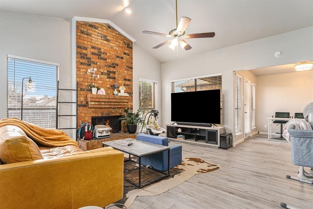 2201 Jackson Cir - Photo 3 of 24