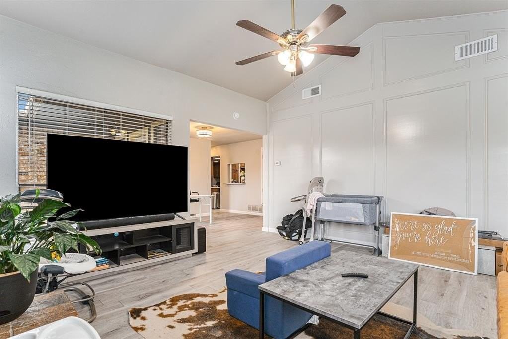 2201 Jackson Cir - Photo 4 of 24