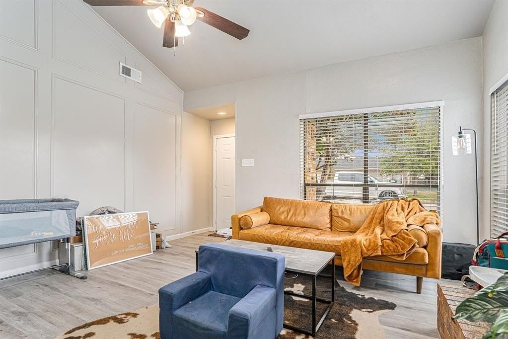 2201 Jackson Cir - Photo 5 of 24