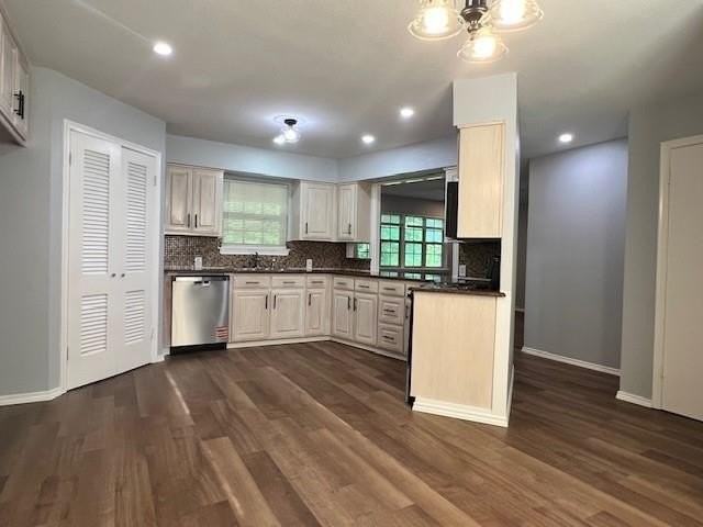 327 S 4th St - Photo 5 of 26