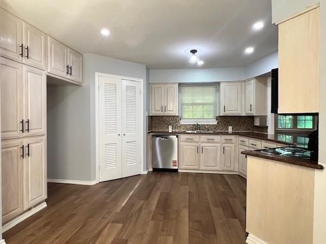 327 S 4th St - Photo 6 of 26