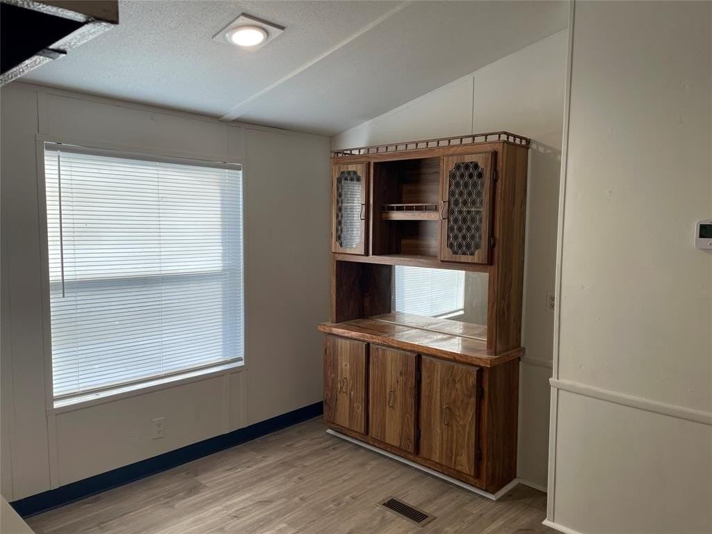 102 Mendy Ln - Photo 6 of 19