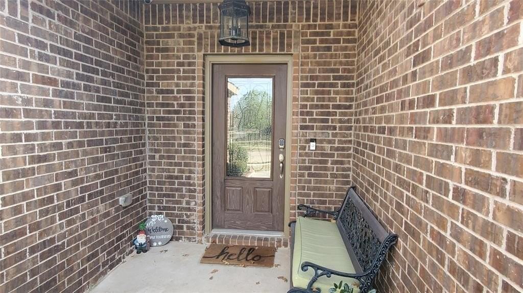 1020 Lake Meadow Ln - Photo 2 of 30