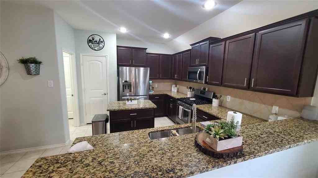 1020 Lake Meadow Ln - Photo 6 of 30