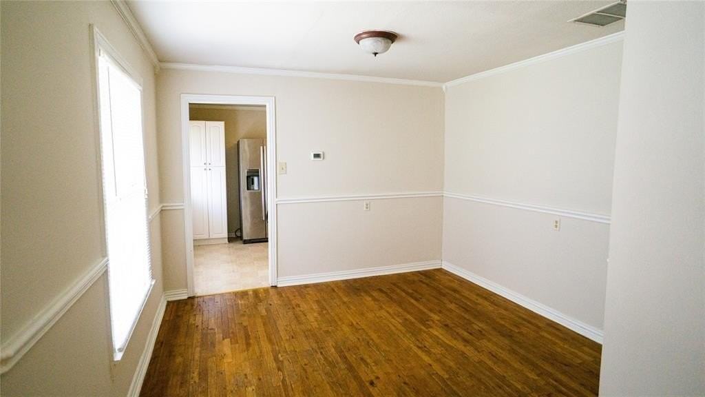 708 Largent St - Photo 4 of 15