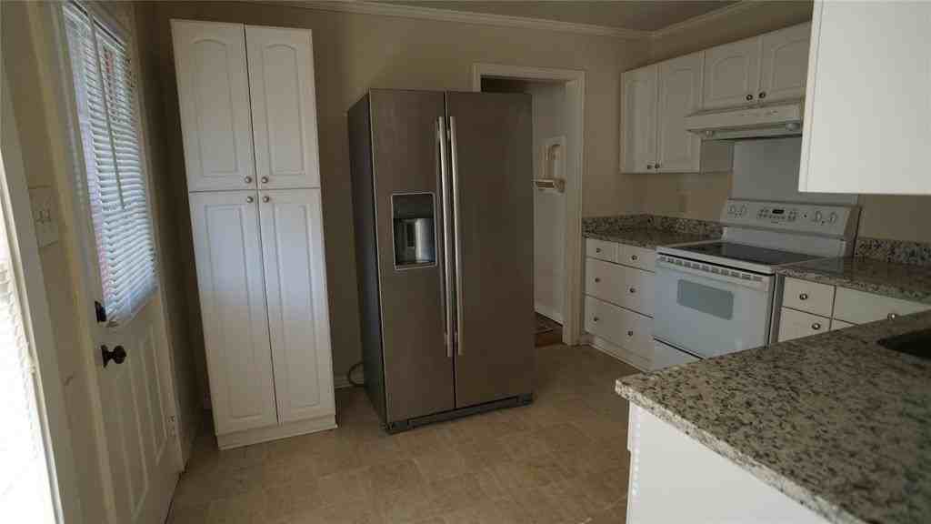 708 Largent St - Photo 5 of 15