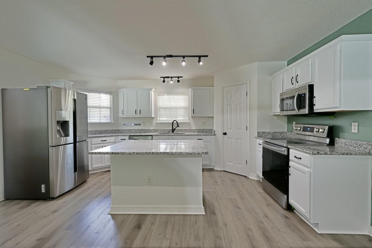 2345 Ortega St - Photo 3 of 23