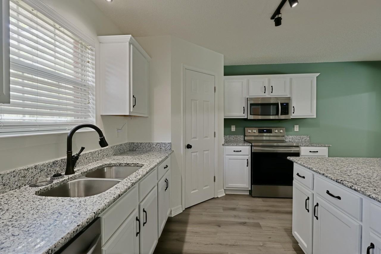 2345 Ortega St - Photo 4 of 23