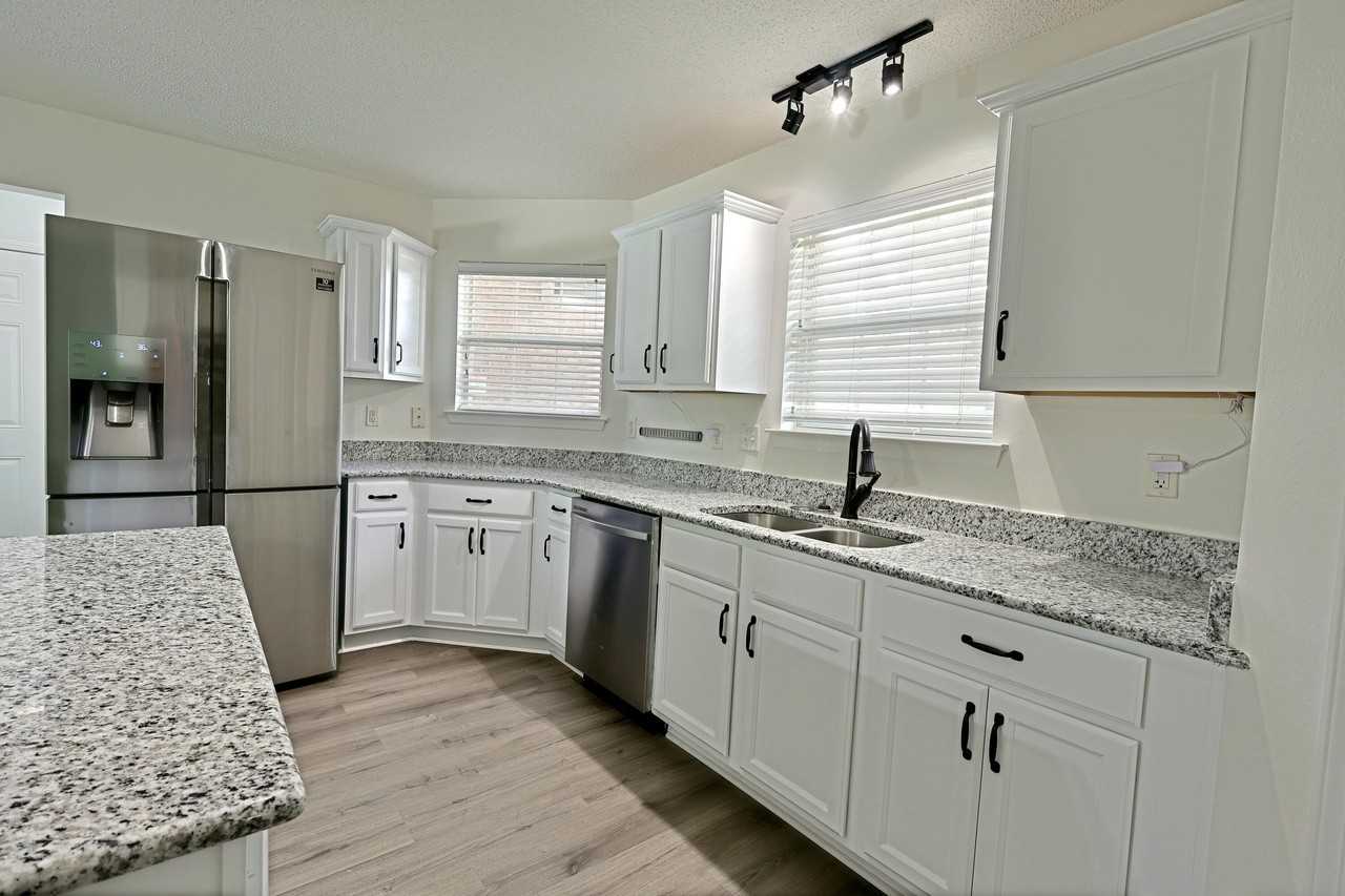 2345 Ortega St - Photo 5 of 23