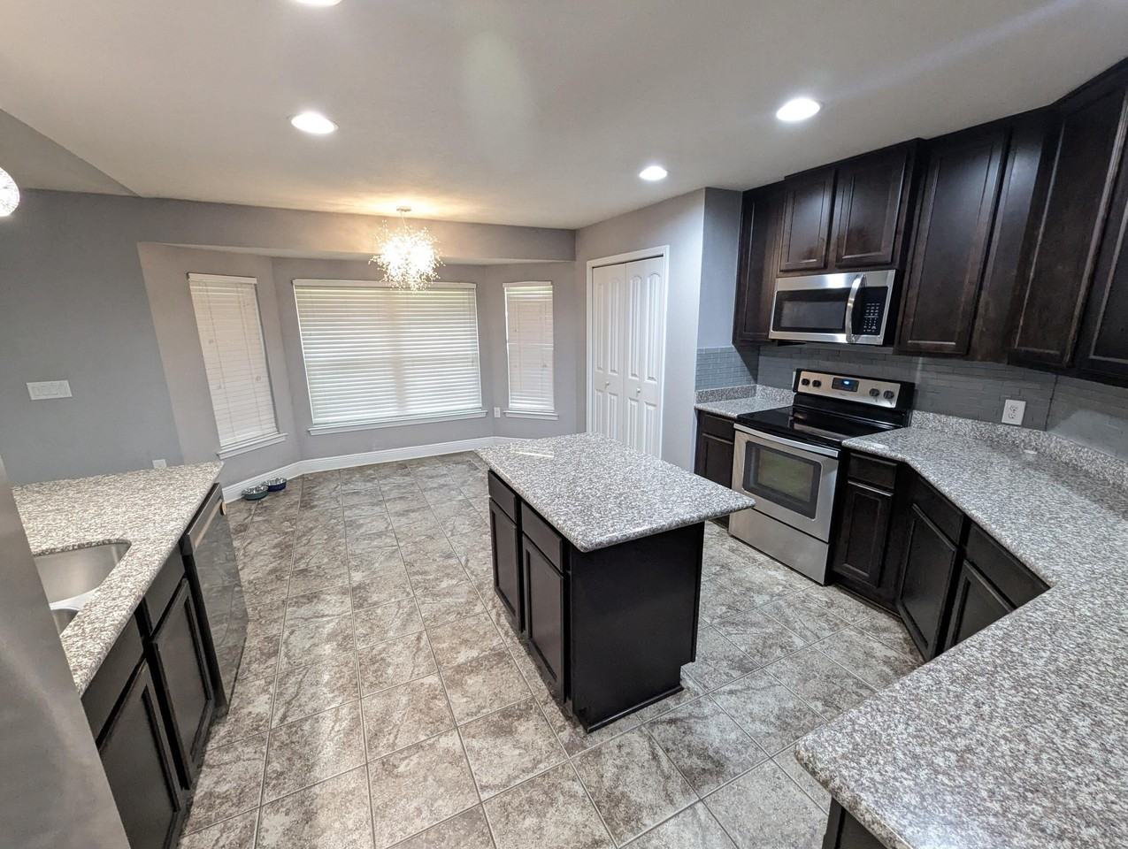 6598 Britt St - Photo 3 of 19