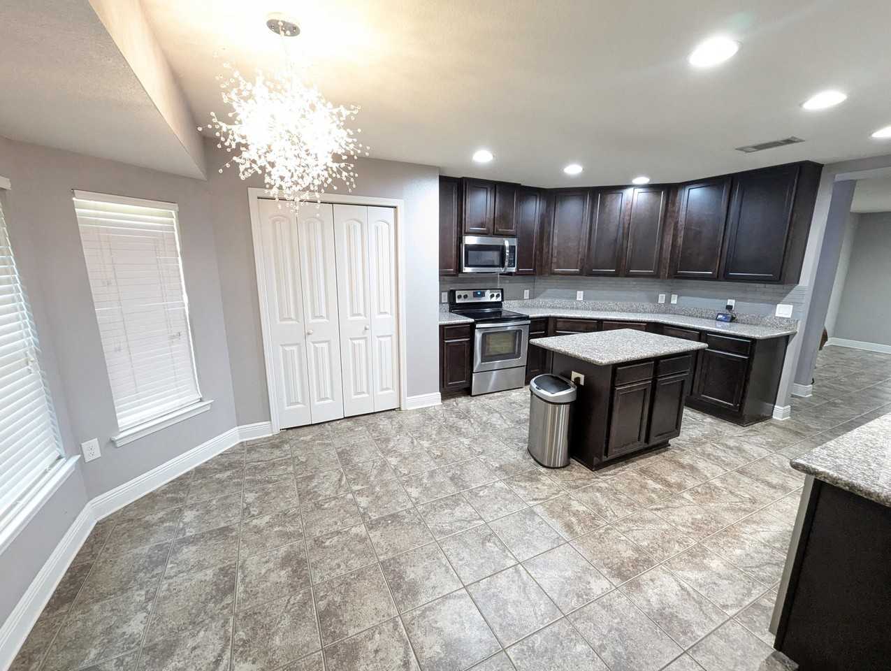 6598 Britt St - Photo 4 of 19