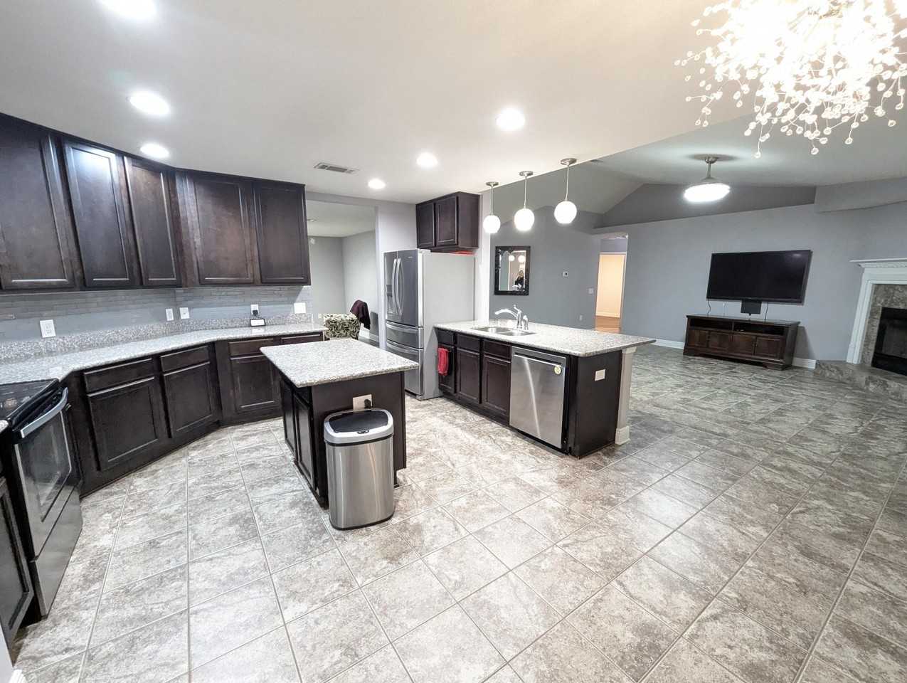 6598 Britt St - Photo 5 of 19