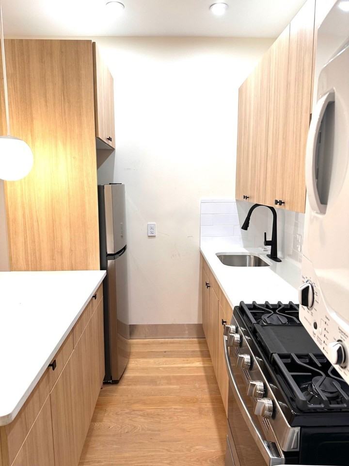 393 Atlantic Ave - Photo 3 of 7