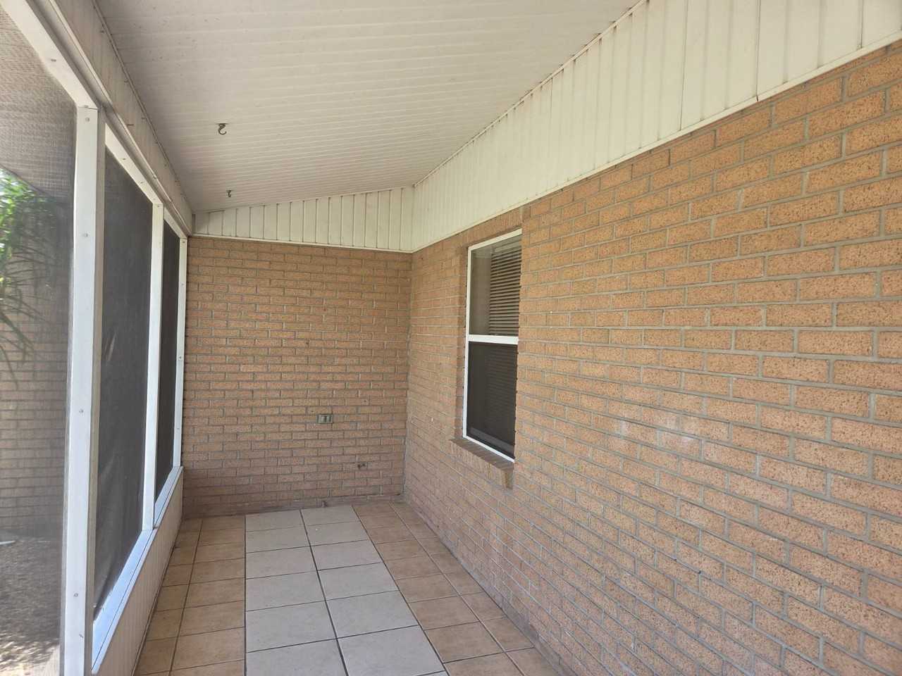 208 Mirador Dr - Photo 3 of 20