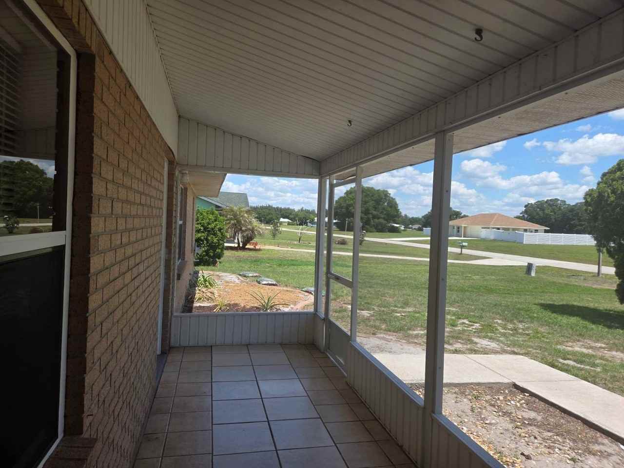 208 Mirador Dr - Photo 4 of 20