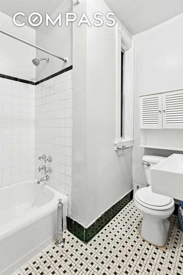 25 Leroy St #11 - Photo 4 of 4