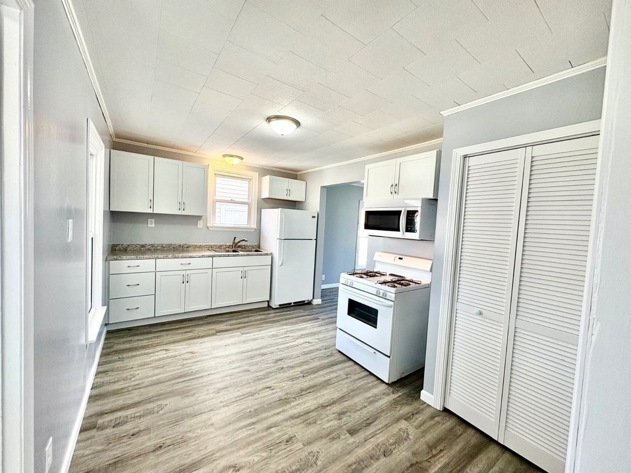 433 13th St - Photo 3 of 23