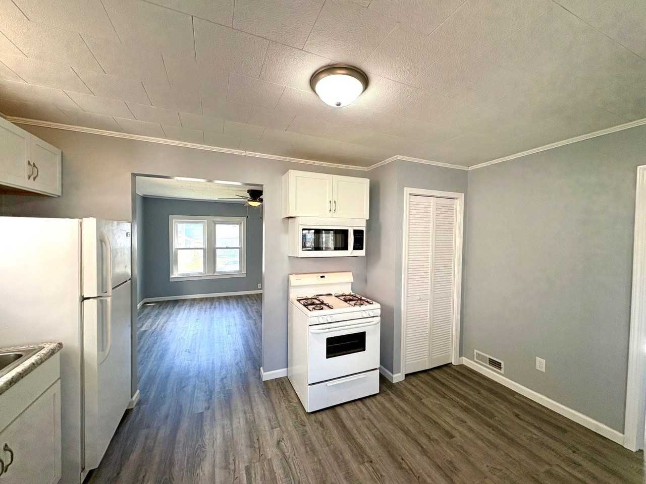 433 13th St - Photo 5 of 23